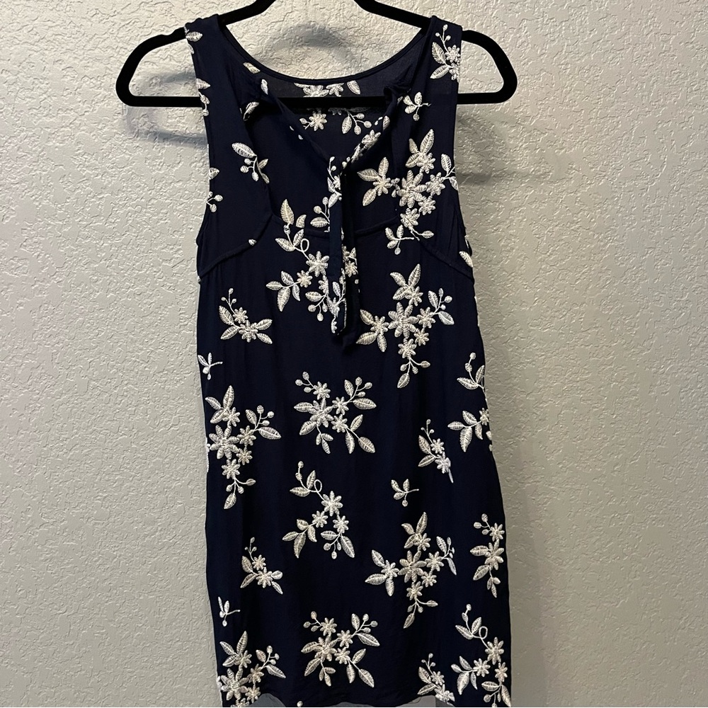 Aeropostale Embroidered Floral Dress navy blue white Keyhole Back Tie Size M - Picture 4 of 10